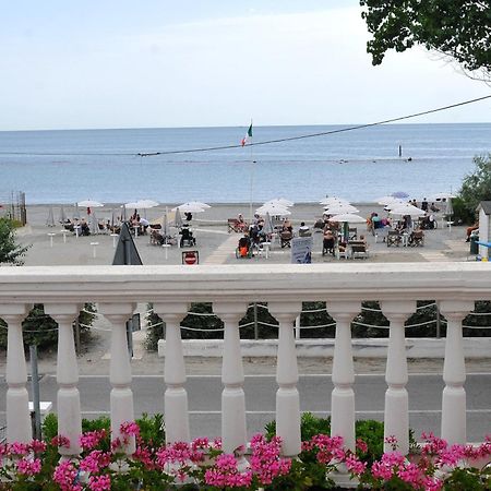 Stella - Casa Per Ferie Bellaria-Igea Marina Exterior foto